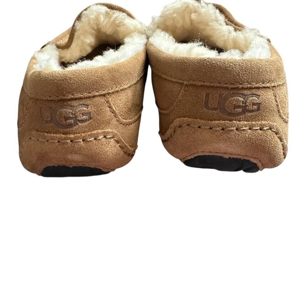 UGG ASCOT TAN SUEDE SLIPPERS SIZE 8
